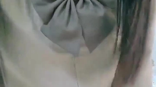 两个十几岁的女孩探索他们的欲望,一起达到狂喜