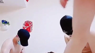 高颜值长发美女 穿着黑色网袜 掰开小逼逼诱惑 一直在说着骚话 道具插进逼逼里抽插呻吟 非常诱人