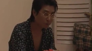 捷克少女用大型玩具探索肛交游戏和自慰