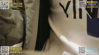 上海高学历妹妹自拍视频流出！高层领导的潜规则，从洗手间一路操到床上！