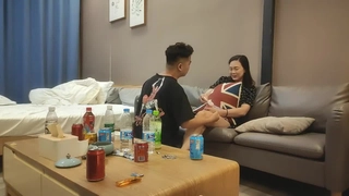 酒店偷拍刚睡醒的纹身男一把抓住美女的大奶子后各种姿势来一炮 奶子又圆又大