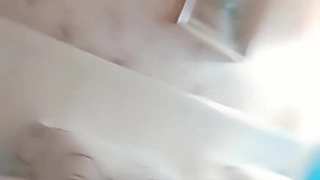 高颜值模特身材极品妹子和男友口交啪啪，乳头很小阴毛浓密，黑丝诱惑1080P
