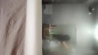 与两个兴奋的青少年进行激烈的性交和口交