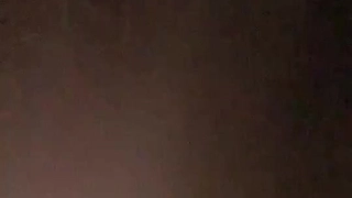 棕色头发的业余爱好者Alice C沉迷于舔穴的快感