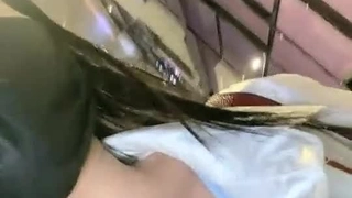 [精选直播!] 正妹在学校找个树多的地方打野战 喷了两次还尿了!