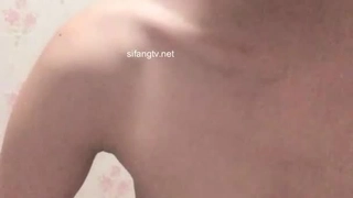 大叔高价每月3万元包养的在校考研妹 长相清纯除了被男友干 其他全归大叔
